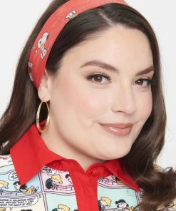 Unique Vintage X Peanuts Snoopy & Woodstock Hug Scarf Red -Love Vintage Sales unique vintage K637 peanuts snoopy woodstock scarf red 2 1024x1024